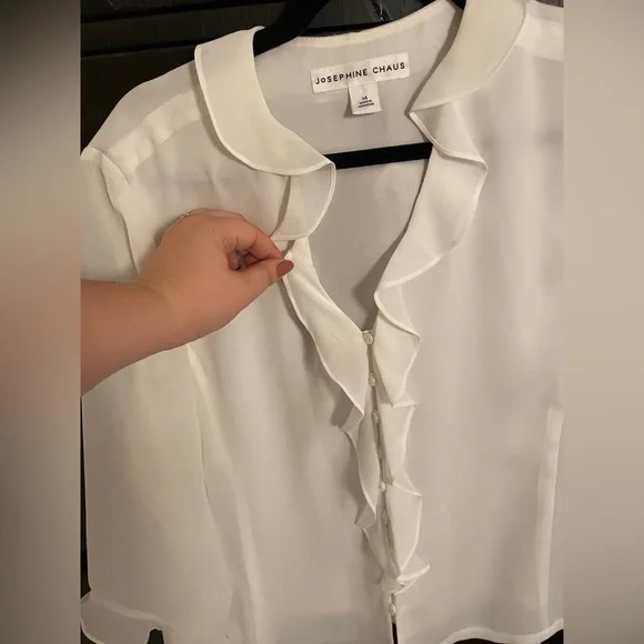 Josephine Chaus NWOT Cream Chiffon Blouse with Ruffle Detail, Size 14 - Picture 2 of 4